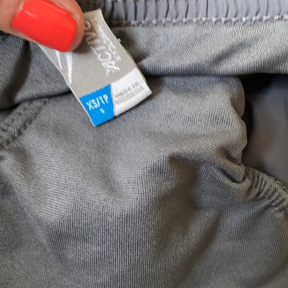 Old navy active shorts size 5 girls - Picture 3 of 3